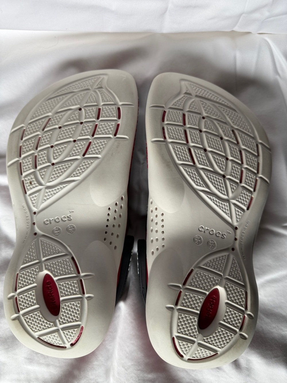 CROCS Black, Red and white Vented Clog - Picture 5 of 6